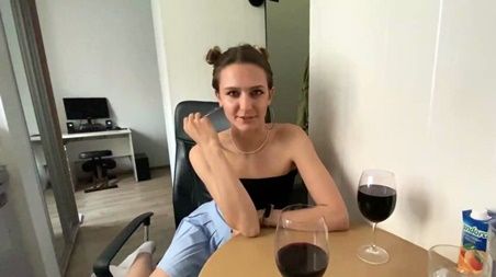 Вот так сходила на палку чая! По пьяне отдалась знакомому в очко