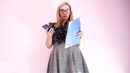 Надавал под хвост пышной риелтерше, а то она была злая от недотраха