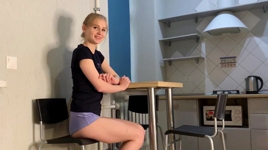 Брат боялся ударить в грязь лицом, что попросил сестру заняться с ним сексом в первый раз