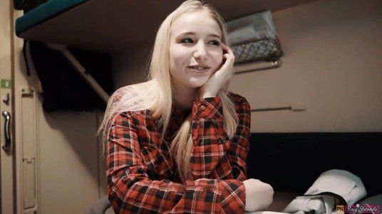 Решила сколотить сутки в поезде сладким минетом